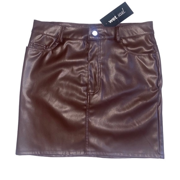 NWT • Chocolate Brown Faux Leather Mini Skirt🌟 - Picture 2 of 6
